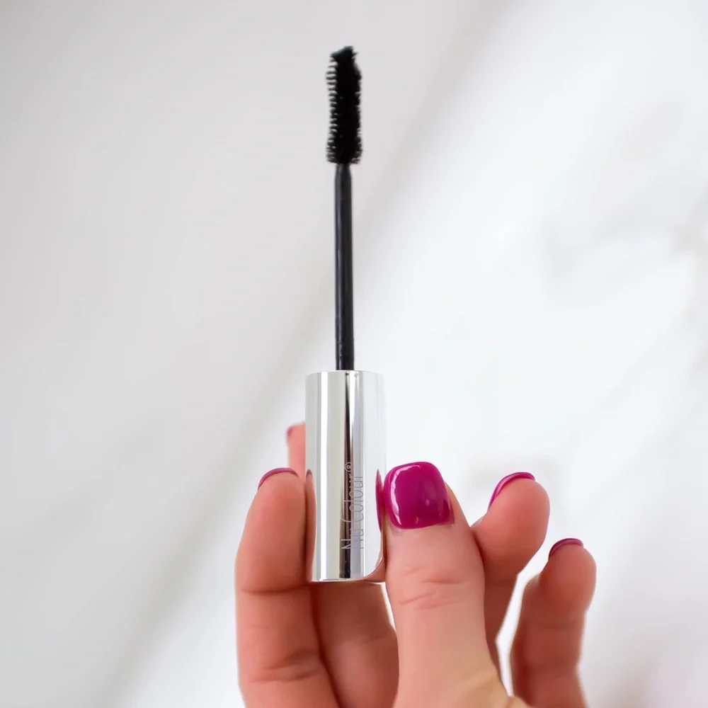 Mascara - Picture 3 of 5